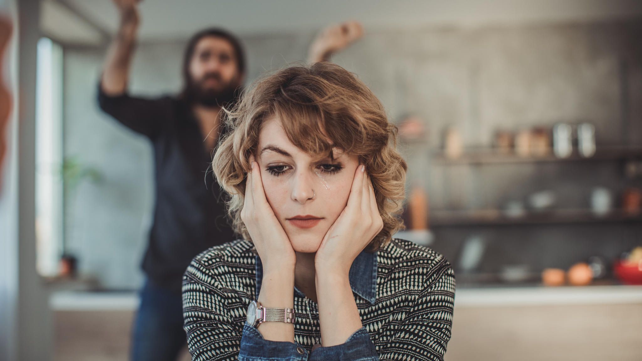 Beziehung: Wenn der Partner ständig schlechte Laune hat Beziehung: Wenn der Partner ständig schlechte Laune hat