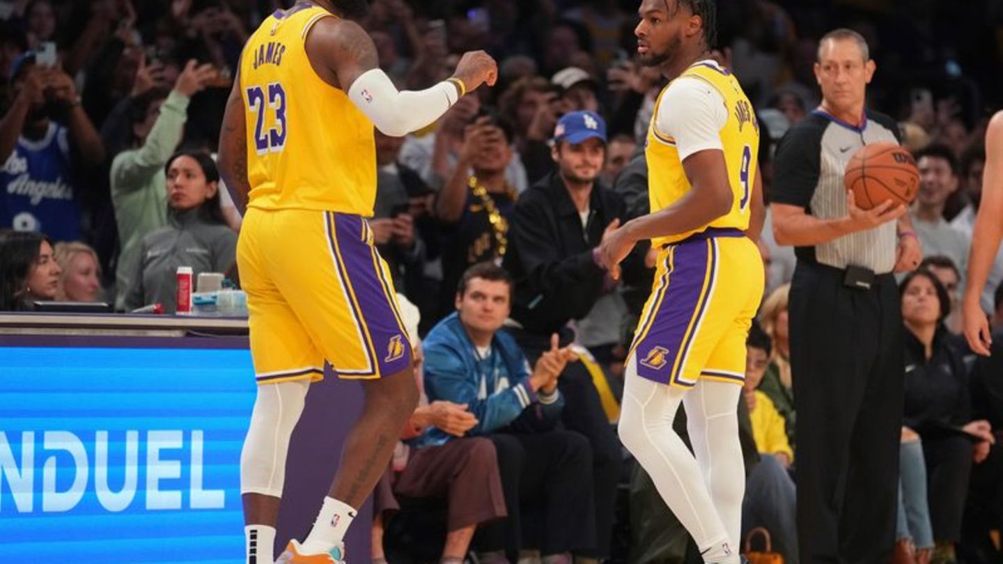 LeBron James und Bronny James haben NBA-Geschichte geschrieben. Foto: Eric Thayer/AP/dpa