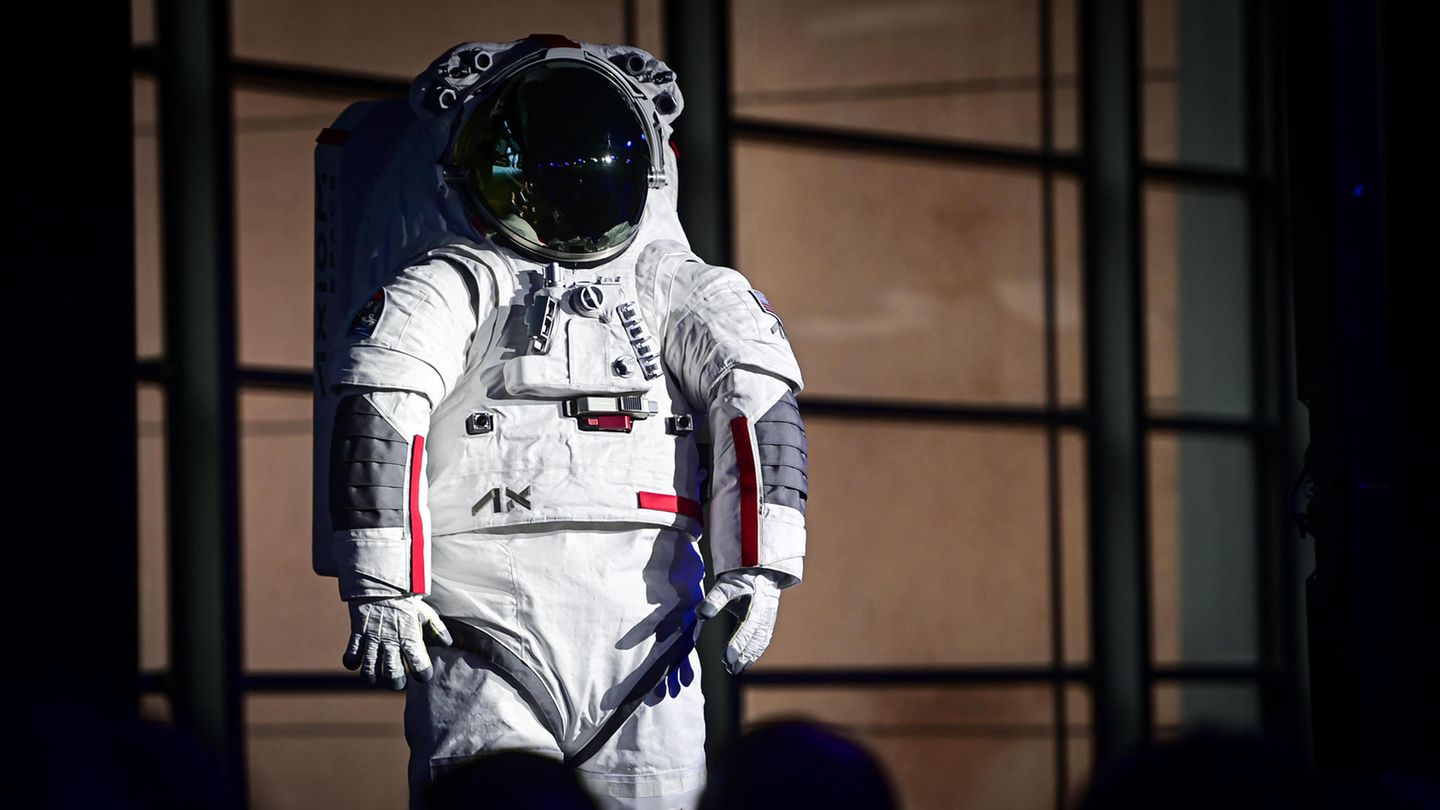 Prada präsentiert Mode für Astronauten