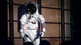 Prada präsentiert Mode für Astronauten