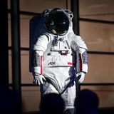 Prada präsentiert Mode für Astronauten