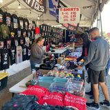 Ein Verkaufsstand mit Trump-Fanartikeln