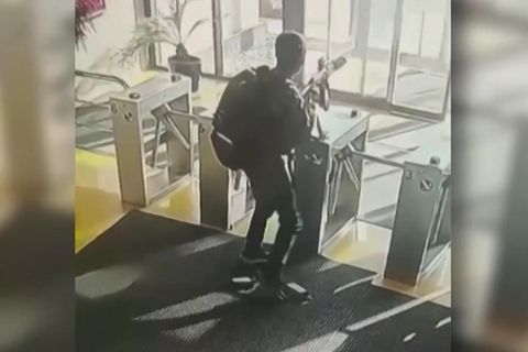 Überwachungsvideo zeigt bewaffnete Terroristen in Ankara – Türkei vermutet PKK
