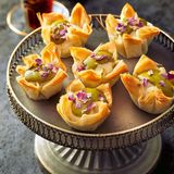 Vegan: Baklava-­Cups mit Cheesecake­-Füllung