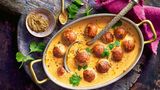 Vegan: Rote-­Linsen-­Bällchen in Kokossauce