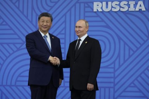 Putin (r.) und Xi in Kasan