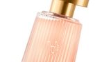 Ein Duft von Bruno Banani als kleines Mitbringsel   Bruno Banani Radiant Woman Eau de Parfum ist ein strahlender und lebhafter Duft, der die innere Schönheit und Energie einer Frau betont. Die Komposition verbindet spritzige, blumige und aromatische Nuancen zu einem harmonischen Ganzen. Preislich kommt der Duft recht günstig daher. Rund 15 Euro kostet das Parfum und ist in den gängigen Drogerien zu finden.