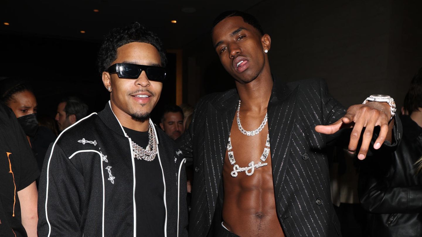 King Combs und Justin Combs stehen nebeneinander