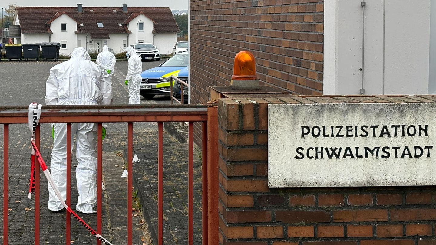 Bei einem Polizeieinsatz am Morgen in Schwalmstadt ist eine Frau tödlich verletzt worden
