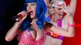 Die 2010er Jahre waren geprägt von Katy Perry. Laut "Forbes" war ihr Album "Teenage Dream" das erste Album seit Michael Jacksons "Bad" von 1987, das fünf Nummer-1-Hits in den USA hatte. Darunter auch die legendären Songs "Firework" und "California Gurls"