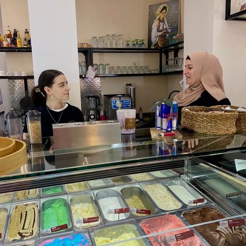 Eiscafé Baresha Frauen