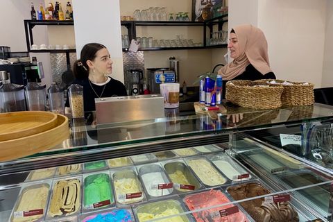Eiscafé Baresha Frauen