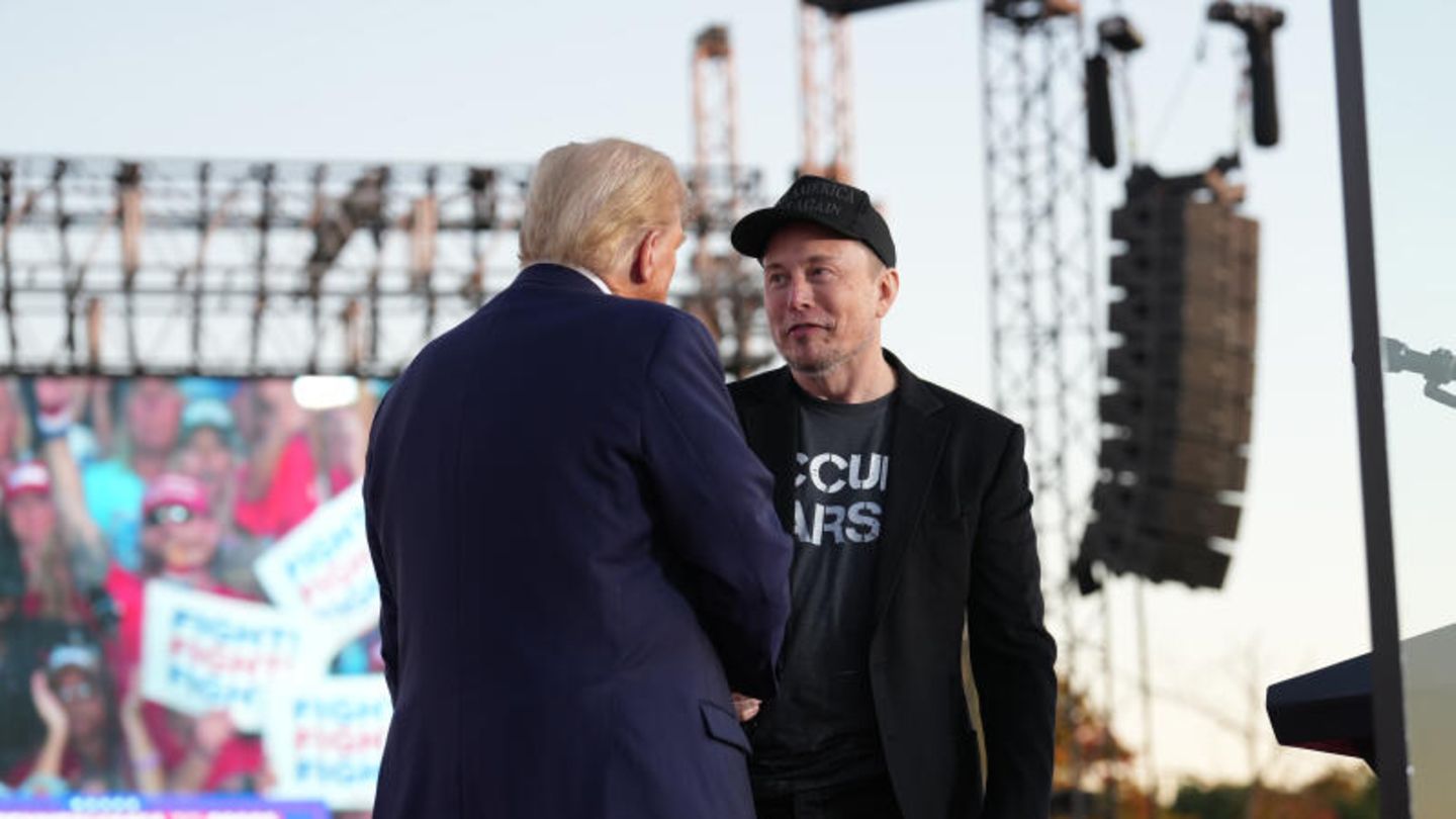 Interview: Seite an Seite im Wahlkampf: Elon Musk (r.) und Donald Trump (l.) Seite an Seite im Wahlkampf: Elon Musk (r.) und Donald Trump (l.)