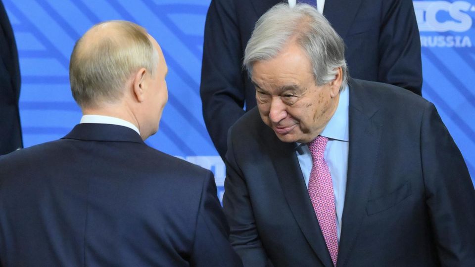 Vladimir Putin (l.) with UN Secretary General António Guterres Vladimir Putin (l.) with UN Secretary General António Guterres