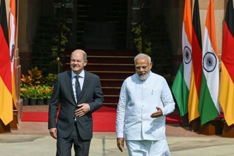 Scholz (l.) und Modi im Februar in Neu-Delhi
