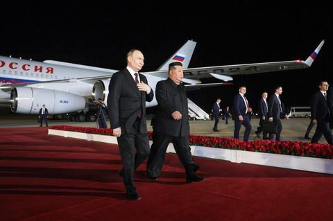 Putin und Kim Jong-un im Sommer 2024 auf dem Weg zu einem Termin in Nordkorea