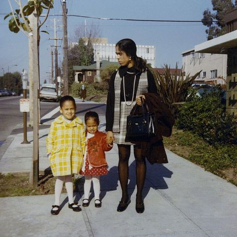 Kamala Harris und ihre Schwester mit Mutter in der Nachbarschaft von Berkeley