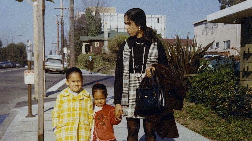 Kamala Harris und ihre Schwester mit Mutter im Berkeley-Viertel