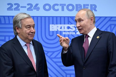 Russland-Korrespondent Rainer Munz schätzt das Verhalten von Russlands Präsident gegenüber Guterres auf dessen Apell an Frieden in der Ukraine als demütigend und hämisch ein.
