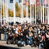 Bei Auftakt der Messe sind viele (Hobby) Fotografen und Fotografinnen vor Ort