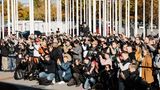 Bei Auftakt der Messe sind viele (Hobby) Fotografen und Fotografinnen vor Ort