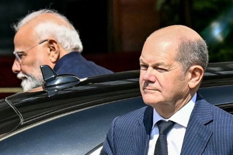 Scholz (r.) am Donnerstag in Neu-Delhi