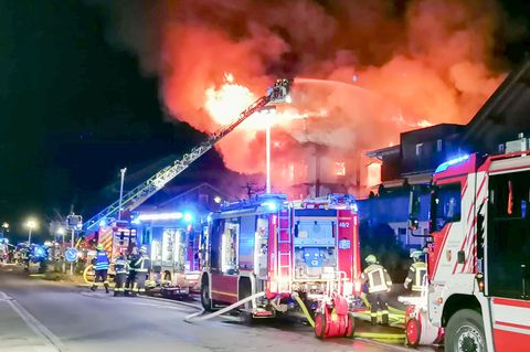 Balderschwang: die Feuerwehr löscht einen Großbrand