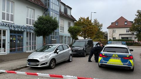 Die Polizei sucht weiter nach Zeuginnen und Zeugen des mutmaßlichen Banküberfalls. Foto: -/Vifogra/dpa