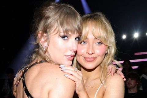 Taylor Swift (li.) und Sabrina Carpenter bei den MTV Video Music Awards im September 2023.