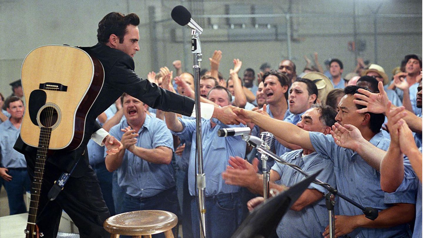 Joaquin Phoenix als Johnny Cash