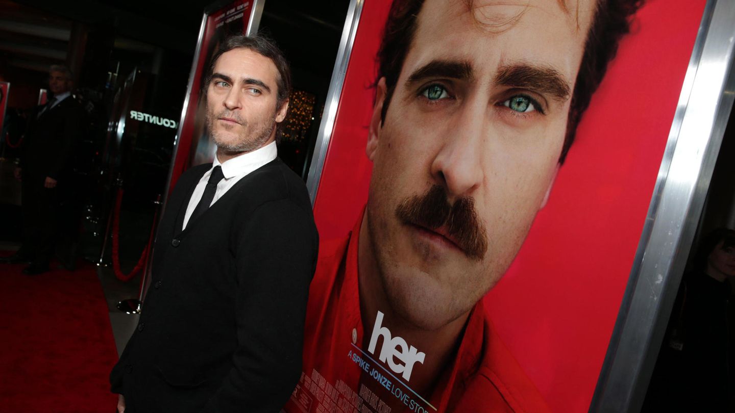 Joaquin Phoenix in "Her"