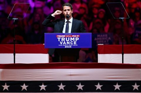 Comedian Tony Hinchcliffe bei seiner Skandalrede am 27. Oktober auf der Trump-Kundgebung in New York