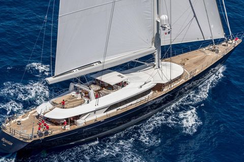 Die Luxusyacht Bayesian unter Segeln