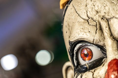 Halloween: Dieser Mann verwandelt sein Haus in eine Geisterbahn (Video)