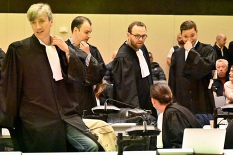 Anwälte vor Urteilsverkündung in Brüssel