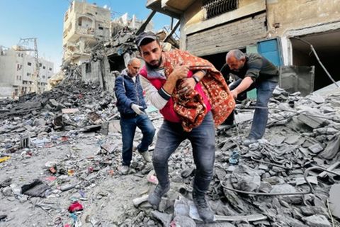 Zerstörung nach Luftangriff in Beit Lahia im Gazastreifen