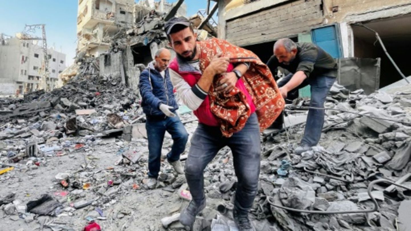 Zerstörung nach Luftangriff in Beit Lahia im Gazastreifen