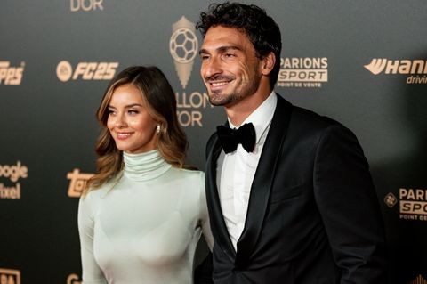 Jetzt ist es offiziell! Nach der Scheidung von Cathy Hummels 2022 ist das die erste Beziehung, die der deutsche Fußballspieler öffentlich macht.