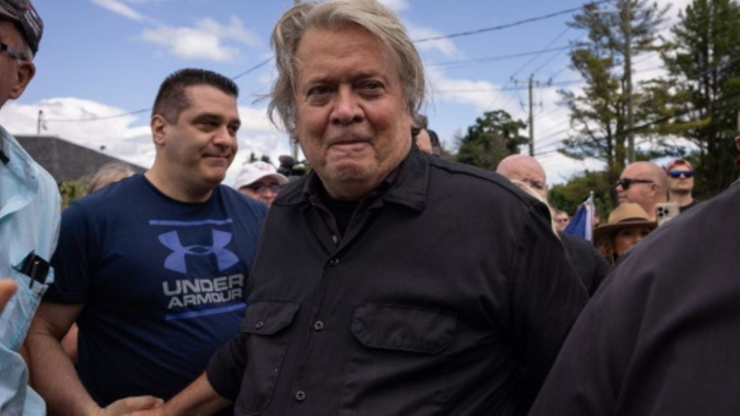 Steve Bannon bei seinem Haftantritt Anfang Juli