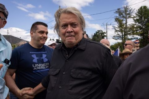 Steve Bannon bei seinem Haftantritt Anfang Juli