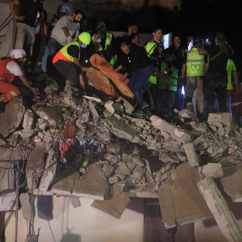 Rettungskräfte im Libanon suchen nach Opfern eines israelischen Luftangriffs