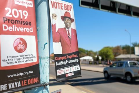 Plakate von Präsident Masisi in Gaborone