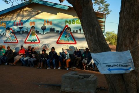 Schlange vor Wahllokal in Gaborone