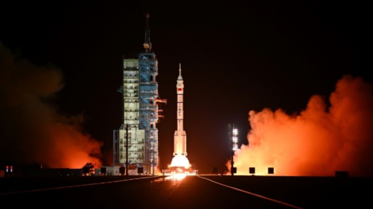 Start am Weltraumbahnhof Jiuquan im Nordwesten Chinas