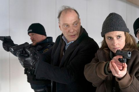 "Unter Feuer" heißt der "Tatort" aus Dresden, für den unter anderem Peter Schnabel (Martin Brambach) und Karin Gorniak (Karin Hanczewski) ermitteln