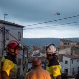 Rettungskräfte sind in der Stadt Letur im Einsatz