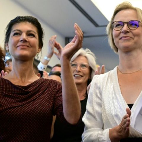 Sahra Wagenknecht und Katja Wolf am Wahlabend in Erfurt