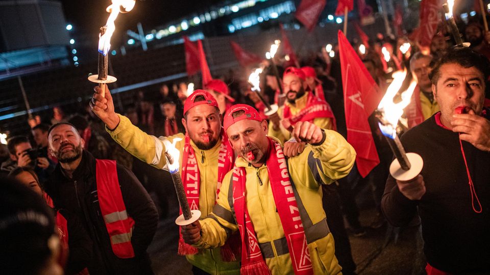 IG Metall: Stimmung bei Warnstreiks ist "explosiv" (Video)