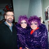 Heidi und Erna Klum, als "lila Alien" mit Vater Günther 2000 in Köln