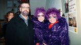 Heidi und Erna Klum, als "lila Alien" mit Vater Günther 2000 in Köln